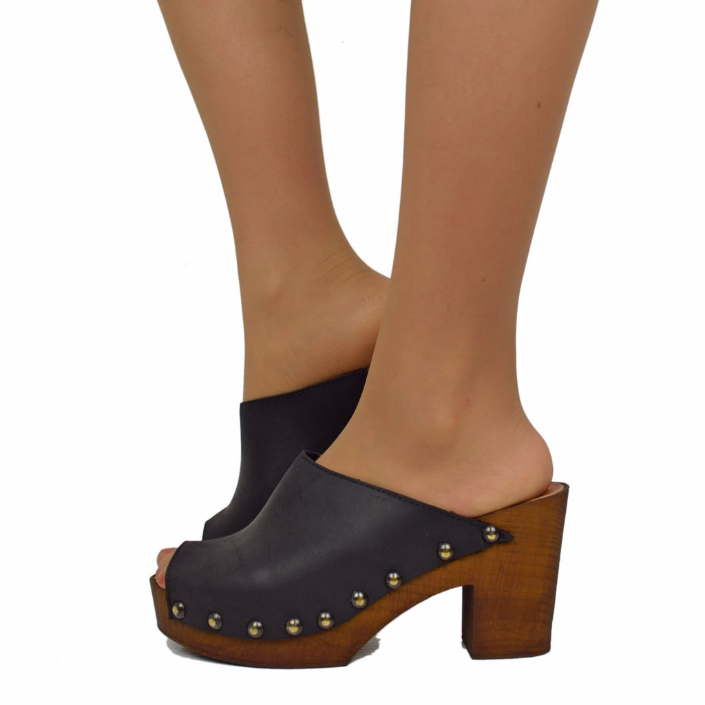 Women's Clogs in Black Oiled Leather with Wood-like Bottom
